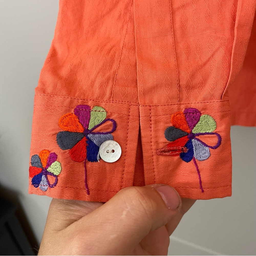 Alpana Bawa Embroidered Pinwheel Flowers Shirt in soft Blue Cotton Size Medium - Picture 5 of 8